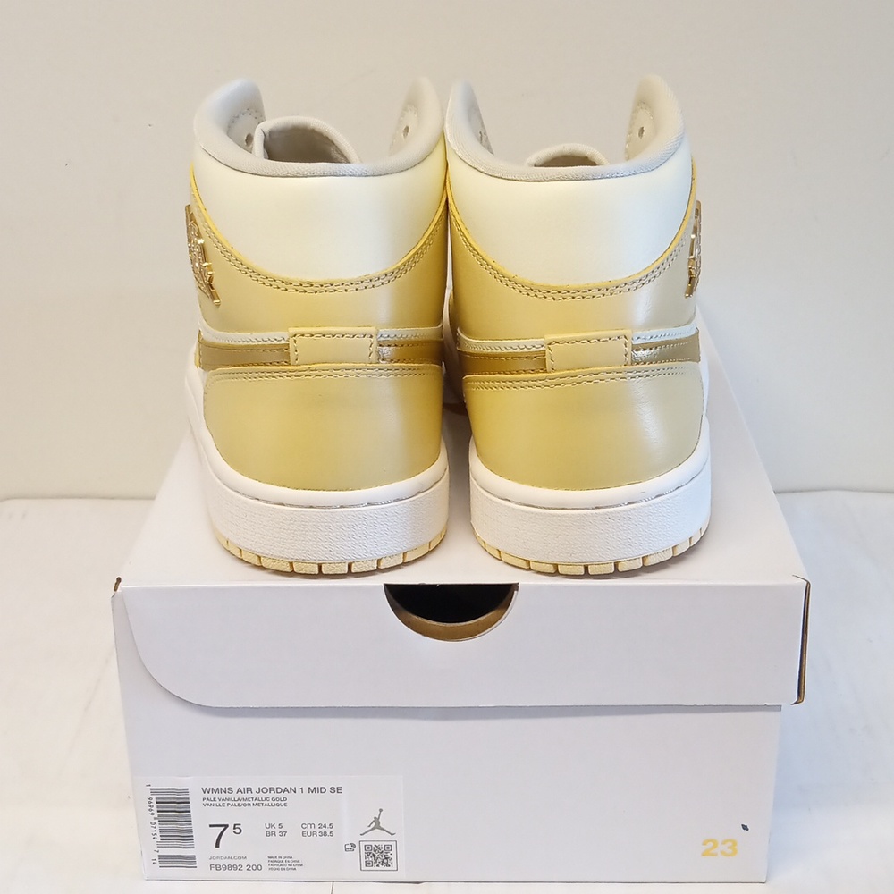 WMNS AIR JORDAN 1 MID SE (7.5W) - Picture 4 of 14